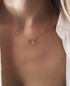 Collier tendance 2019 - cercle orCollier tendance 2019 - cercle or