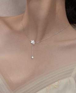 Collier argent fleur