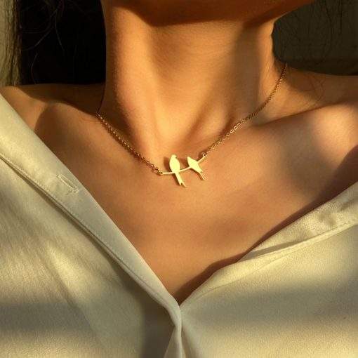 collier oiseau sur la branche